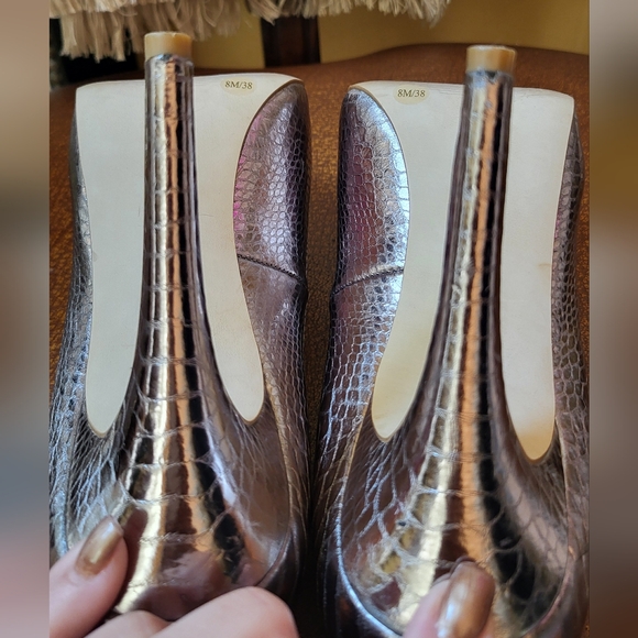 BCBGeneration Parade Bronze Platform Pumps SZ. 8M - Picture 9 of 11